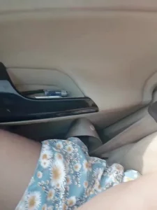 只能自己去男厕所露出自慰找刺激